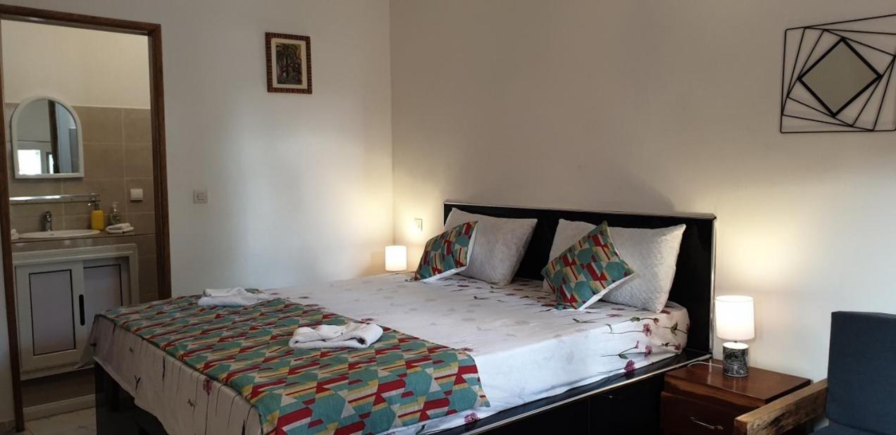 Auberge Mande 萨利波图尔 外观 照片